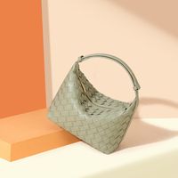 Women's Medium Straw Solid Color Vacation Classic Style Weave Zipper Underarm Bag main image 3