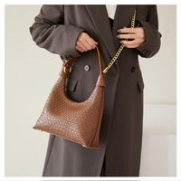 Women's Medium Pu Leather Solid Color Vintage Style Classic Style Pillow Shape Zipper Underarm Bag main image 3