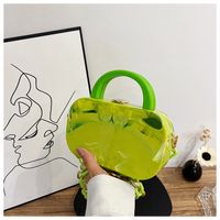 Women's Small Arylic Solid Color Streetwear Magnetic Buckle Handbag main image 2
