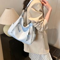 Women's Medium Pu Leather Solid Color Basic Classic Style Sewing Thread Zipper Underarm Bag sku image 2