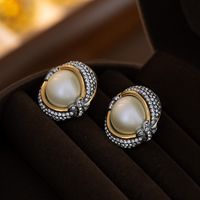 1 Pair Elegant Modern Style Classic Style Round Plating Inlay Copper Gem Rhinestones Pearl Gold Plated Ear Studs main image 5
