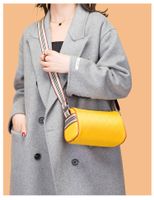 Women's Medium Leather Solid Color Streetwear Zipper Shoulder Bag main image 4