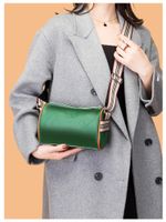 Women's Medium Leather Solid Color Streetwear Zipper Shoulder Bag main image 2