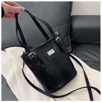 Women's Small Pu Leather Solid Color Classic Style Zipper Bucket Bag main image 2