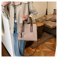 Women's Medium Pu Leather Solid Color Elegant Classic Style Zipper Crossbody Bag main image 4