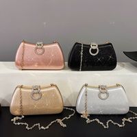 Women's Small Special Material Solid Color Elegant Vintage Style Pillow Shape Lock Clasp Evening Bag main image 1