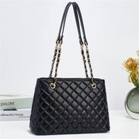 Women's Large Pu Leather Solid Color Lingge Elegant Classic Style Zipper Tote Bag sku image 1