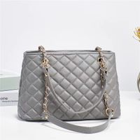 Mujeres Grande Cuero Sintético Color Sólido Lingge Elegante Estilo Clásico Cremallera Bolso De Mano sku image 5