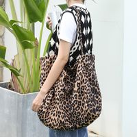 Women's Large Flannel Leopard Streetwear Open Tote Bag sku image 2