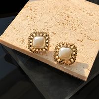 1 Pair Elegant Modern Style Square Laser Inlay Copper Brass Pearl Gold Plated Ear Studs main image 3