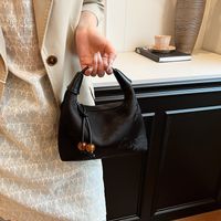 Women's Medium Cloth Solid Color Elegant Vintage Style Sewing Thread Zipper Handbag main image 2