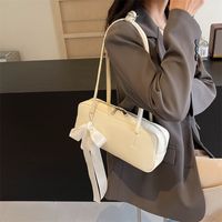Women's Medium Pu Leather Solid Color Basic Classic Style Sewing Thread Cylindrical Zipper Underarm Bag main image 2