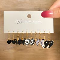 Retro Heart Shape Butterfly Twist Alloy Inlay Artificial Pearls Rhinestones Women's Earrings 1 Set sku image 24