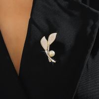 Simple Style Classic Style Leaves Alloy Inlay Rhinestones Women's Brooches main image 2