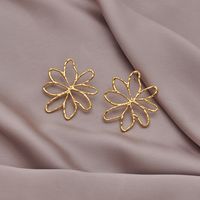 1 Pair Vintage Style Exaggerated Asymmetrical Quadrilateral Flower Plating Inlay 304 Stainless Steel Artificial Pearls 18K Gold Plated Ear Studs main image 6