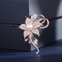 Simple Style Classic Style Solid Color Alloy Inlay Rhinestones Women's Brooches 1 Piece sku image 1