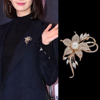 Simple Style Classic Style Solid Color Alloy Inlay Rhinestones Women's Brooches 1 Piece main image 6