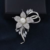 Simple Style Classic Style Solid Color Alloy Inlay Rhinestones Women's Brooches 1 Piece main image 5