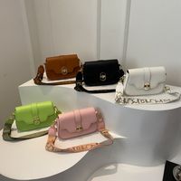 Mujeres Medio Cuero Sintético Color Sólido Estilo Vintage Estilo Clásico Cerrar Bolso Bandolera main image 1