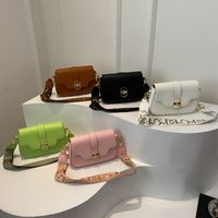 Women's Medium Pu Leather Solid Color Vintage Style Classic Style Lock Clasp Crossbody Bag main image 1