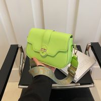 Women's Medium Pu Leather Solid Color Vintage Style Classic Style Lock Clasp Crossbody Bag main image 3