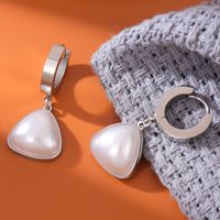 1 Pair Simple Style Solid Color Inlay Titanium Steel Pearl Drop Earrings sku image 2