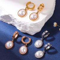 1 Pair Simple Style Round Inlay Titanium Steel Pearl Drop Earrings main image 1