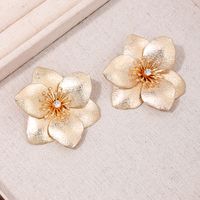 1 Pair Elegant Sweet Artistic Flower Inlay Alloy Rhinestones Ear Studs main image 4