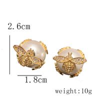 1 Paar Einfacher Stil Glänzend Biene Aushöhlen Inlay Paillette Messing Künstliche Perlen Zirkon Vergoldet Ohrstecker main image 2