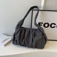 Femmes Moyen Chiffon Couleur Unie Vêtement De Rue Carré Fermeture Éclair Sac Sous Les Bras sku image 4