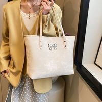 Femmes Grande Faux Cuir Couleur Unie Noeud D'Arc Style Vintage Style Classique Fermeture Éclair Sac À Main sku image 4