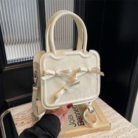 Women's Medium Pu Leather Solid Color Basic Classic Style Sewing Thread Zipper Crossbody Bag main image 1