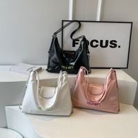 Femmes Moyen Faux Cuir Couleur Unie De Base Style Classique Fil À Coudre Fermeture Éclair Sac D'Épaule main image 11