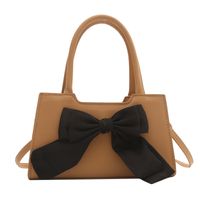 Women's Medium Pu Leather Solid Color Bow Knot Classic Style Streetwear Zipper Crossbody Bag sku image 1