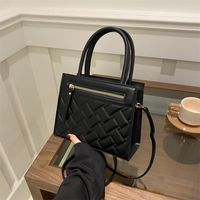 Women's Medium Pu Leather Solid Color Lingge Vintage Style Classic Style Zipper Crossbody Bag main image 6