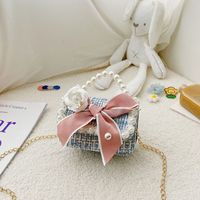 Girl'S Small Woolen Solid Color Elegant Cute Beading Diamonds Magnetic Buckle Square Bag sku image 4