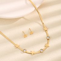 Acero Titanio Chapados en oro de 18k Casual Estilo Simple Embutido Estrella Diamantes De Imitación Artificiales Conjunto De Joyas main image 1