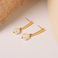 1 Paire Style Simple Style Classique Couleur Unie Placage Incruster Acier Au Titane Perle Plaqué Or 18K Boucles D'oreilles main image 1