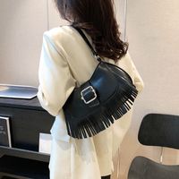 Women's Medium Pu Leather Solid Color Streetwear Tassel Pillow Shape Zipper Underarm Bag main image 4
