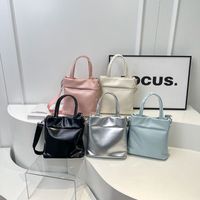 Women's Medium Pu Leather Solid Color Basic Classic Style Magnetic Buckle Tote Bag main image 1