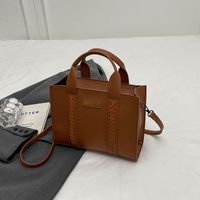 Femmes Grande Faux Cuir Couleur Unie Vêtement De Rue Fermeture Éclair Sac À Main sku image 4