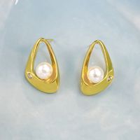 1 Pair Simple Style Shiny Triangle Hollow Out Inlay Copper Artificial Pearls Zircon 18K Gold Plated Ear Studs main image 1