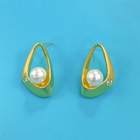 1 Pair Simple Style Shiny Triangle Hollow Out Inlay Copper Artificial Pearls Zircon 18K Gold Plated Ear Studs main image 6