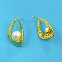 1 Pair Simple Style Shiny Triangle Hollow Out Inlay Copper Artificial Pearls Zircon 18K Gold Plated Ear Studs main image 7