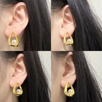 1 Pair Simple Style Shiny Triangle Hollow Out Inlay Copper Artificial Pearls Zircon 18K Gold Plated Ear Studs main image 8