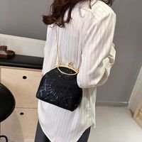 Women's Medium Pu Leather Gauze Solid Color Elegant Classic Style Sequins Shell Clasp Frame Dome Bag main image 2