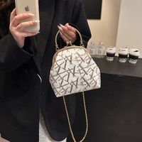 Women's Medium Pu Leather Gauze Solid Color Elegant Classic Style Sequins Shell Clasp Frame Dome Bag main image 5