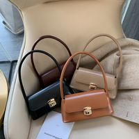 Women's Medium Pu Leather Solid Color Vintage Style Classic Style Lock Clasp Handbag main image 1
