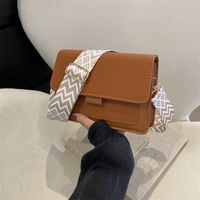 Women's Medium Special Solid Color Vintage Style Classic Style Magnetic Buckle Crossbody Bag main image 3