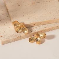 1 Pair Simple Style Classic Style Flower Plating 304 Stainless Steel 18K Gold Plated Ear Studs main image 1